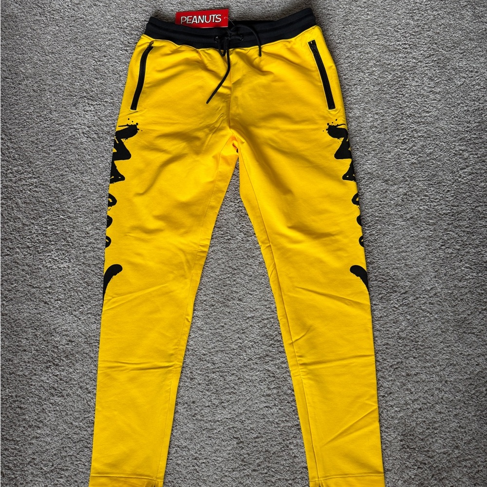 Peanuts Yellow Joggers with Charlie Brown Black Zig Zag NWT